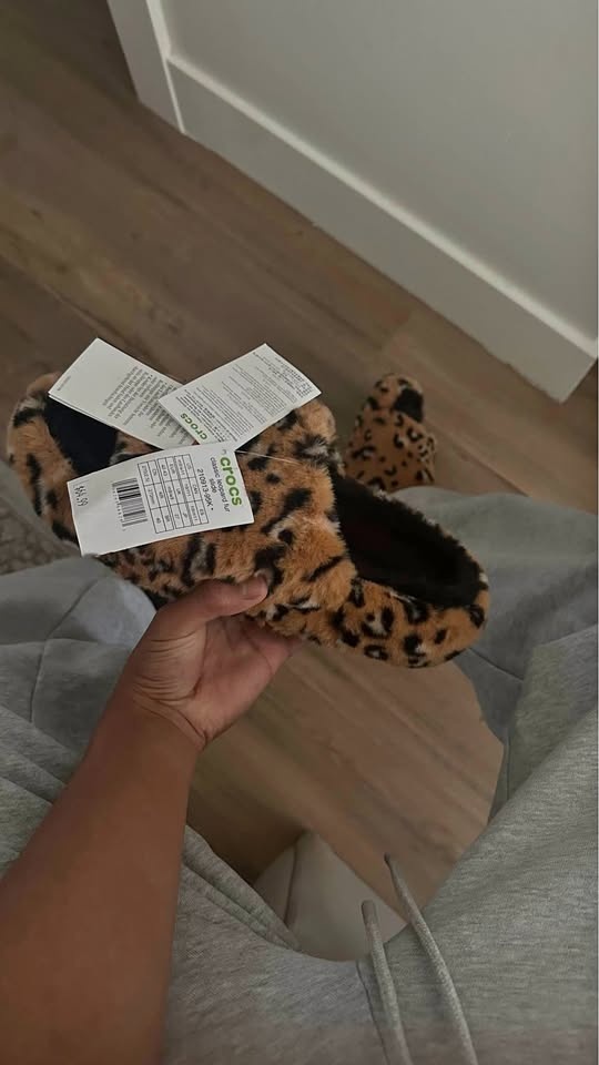 🔥BALENCI CROCS TYPE SLIDES BRAND NEW
