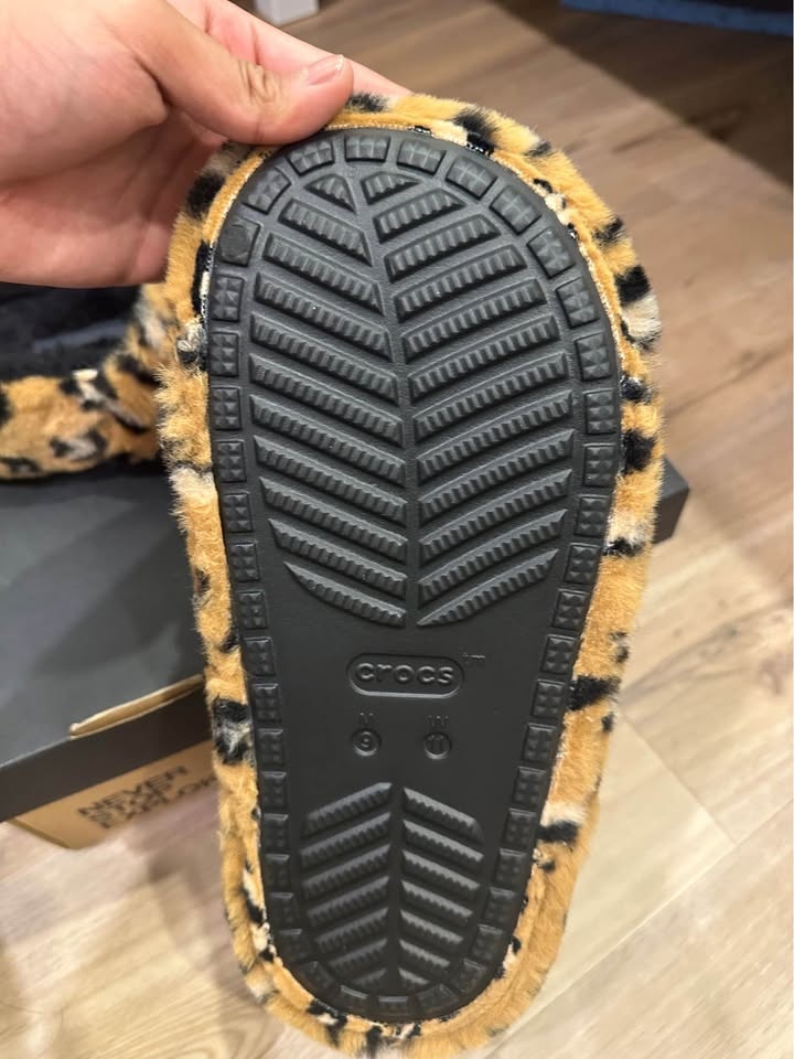 🔥BALENCI CROCS TYPE SLIDES BRAND NEW - photo 3