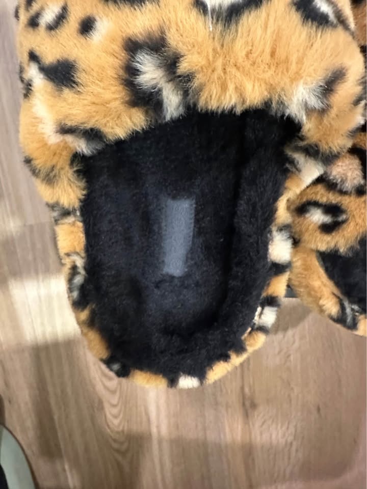 🔥BALENCI CROCS TYPE SLIDES BRAND NEW - photo 4