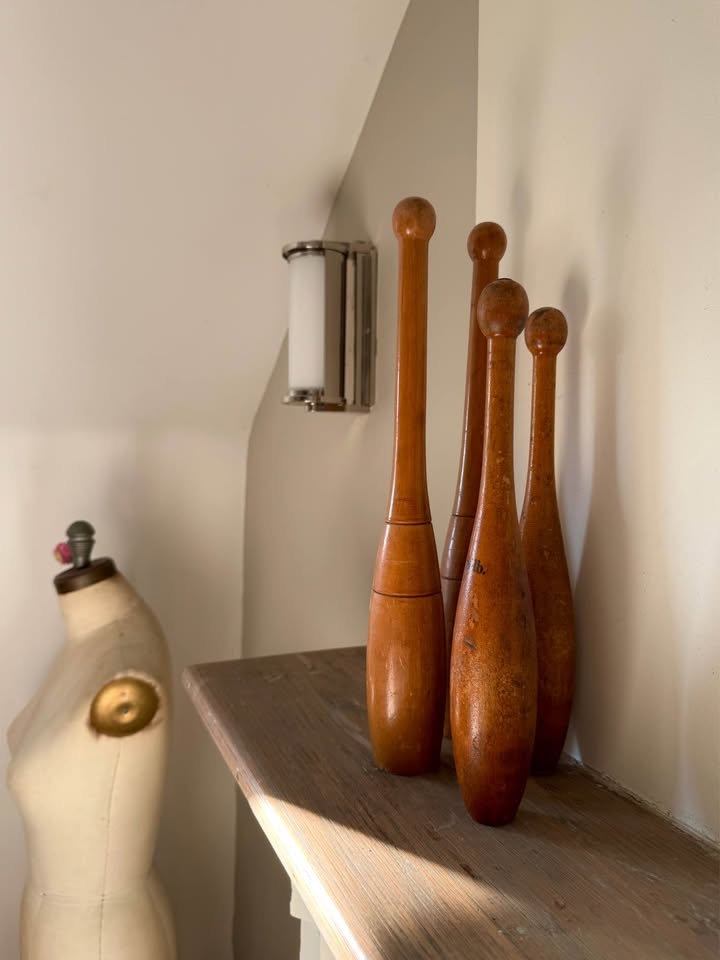 Set of 4 Wooden Vintage Indian Clubs - photo 4