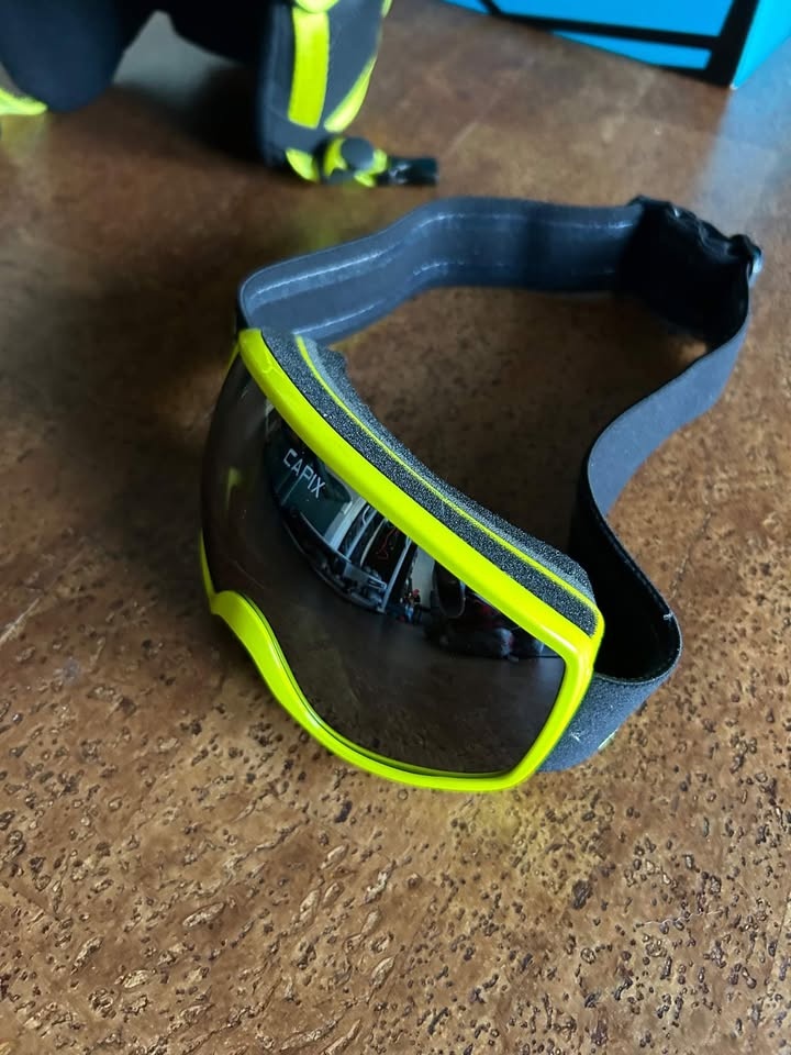 Ski helmet & matching goggles - photo 4