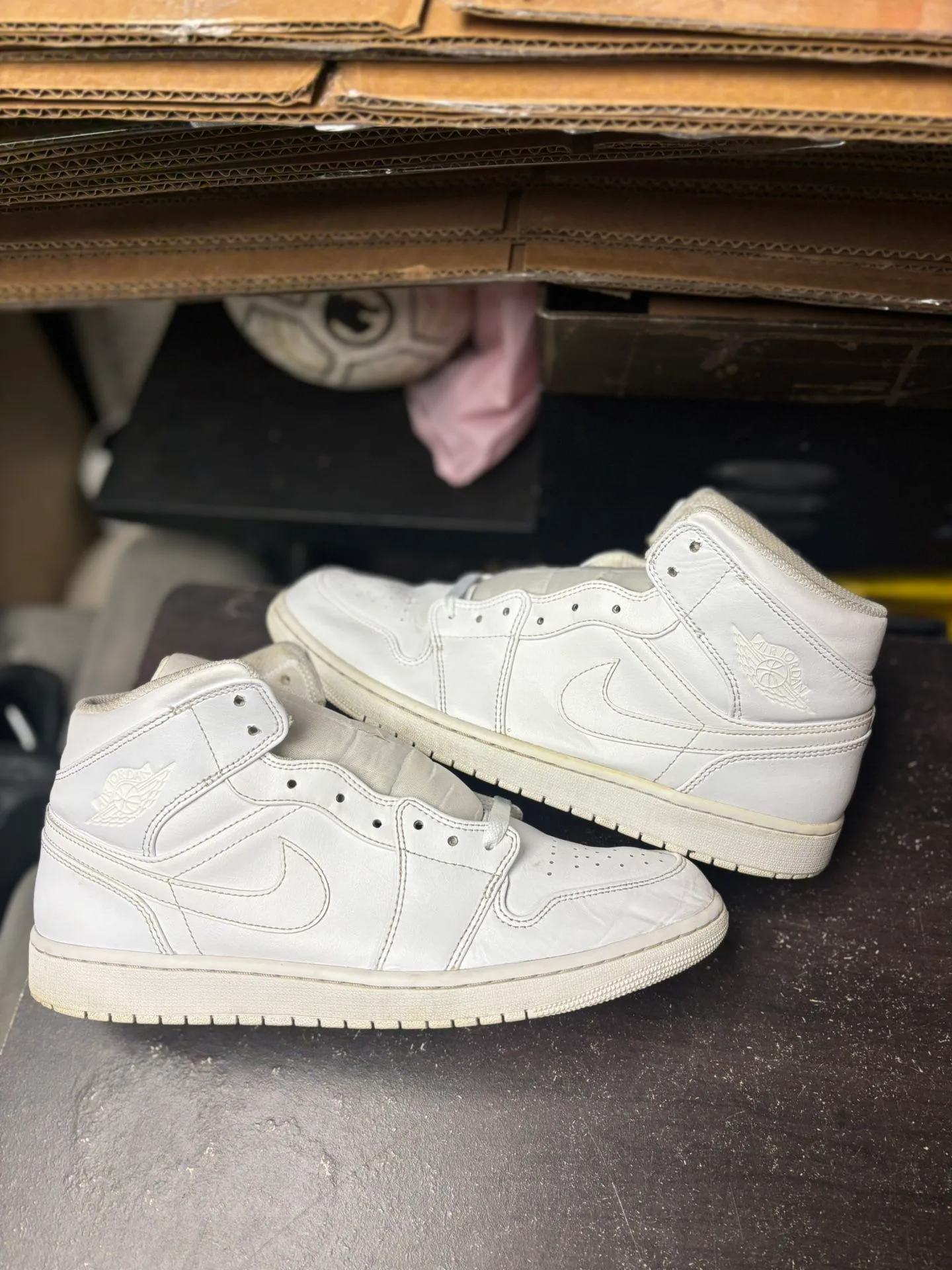 Air Jordan 1 Mid Triple White