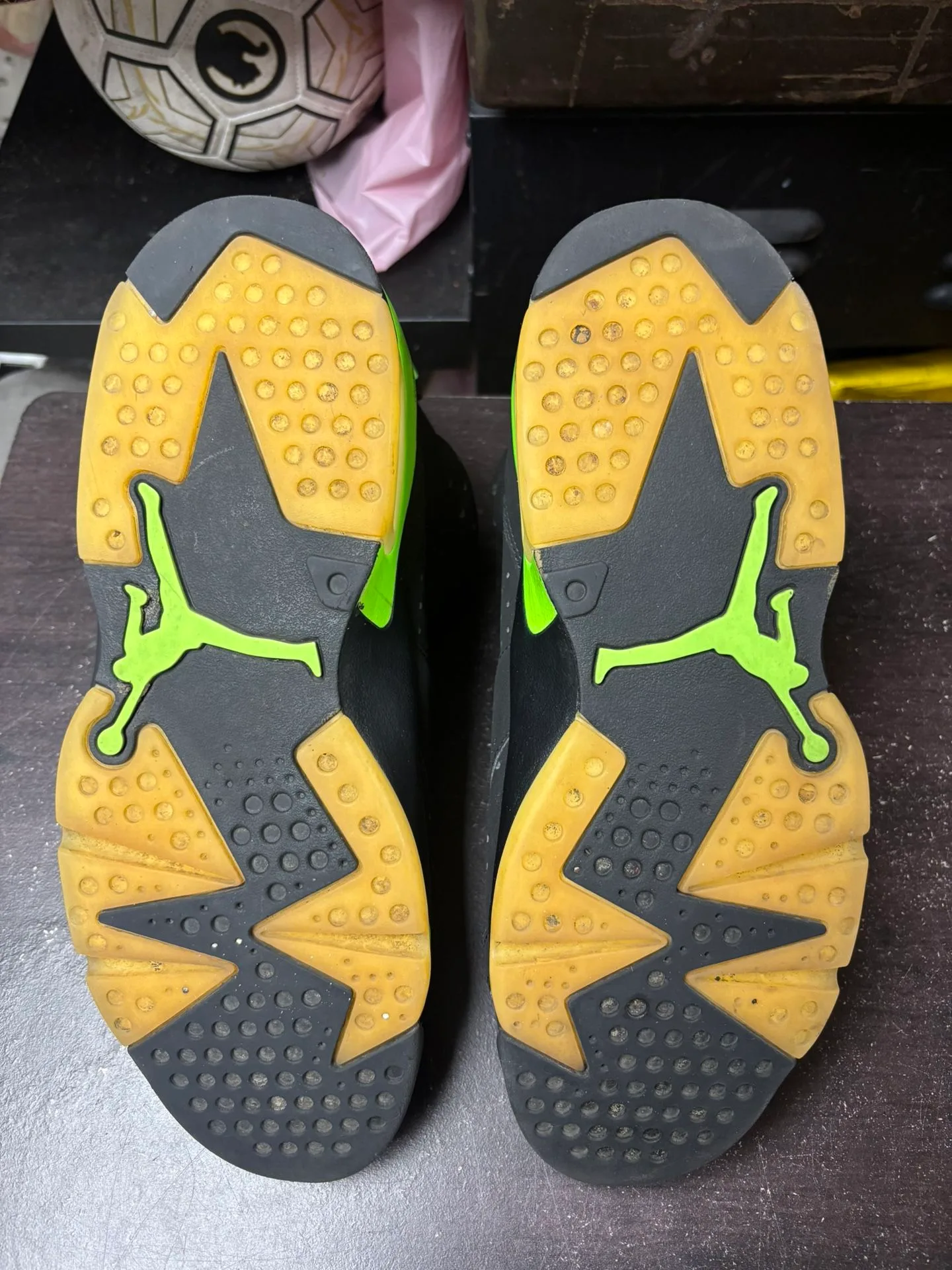 Air Jordan 6 Electric Green image indicator(3)