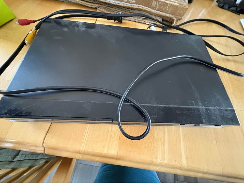 DVD player - photo 2