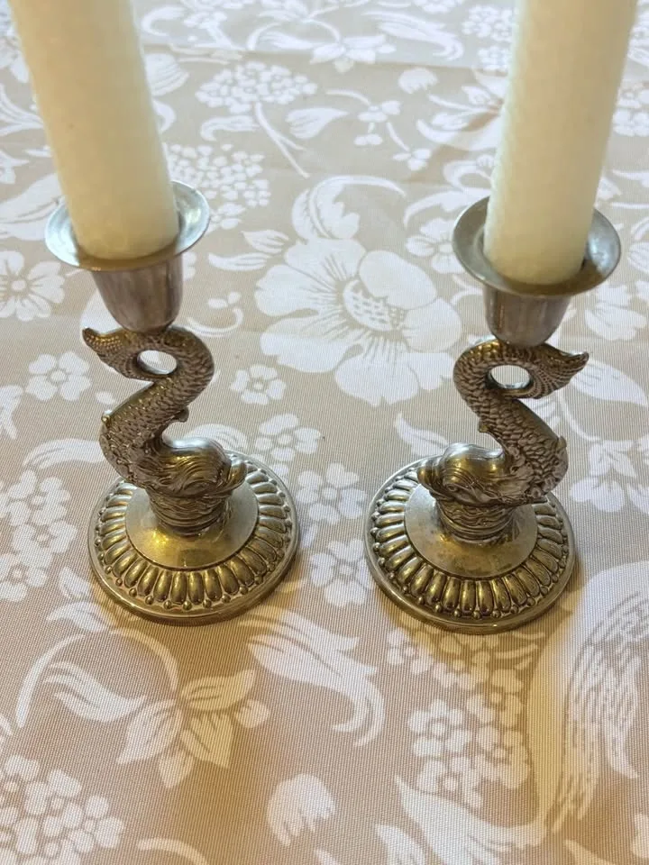 🐬 Vintage Silver-Plated Dolphin Candlestick Set – Elegant & Fest image indicator(2)