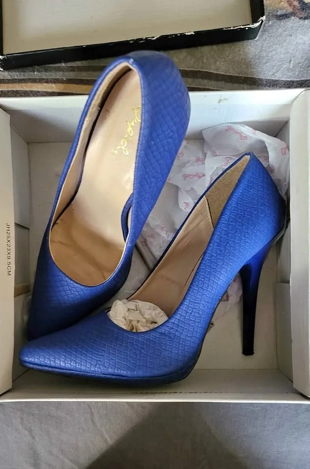 QUPID Rand Cobalt Blue Heels Size 9