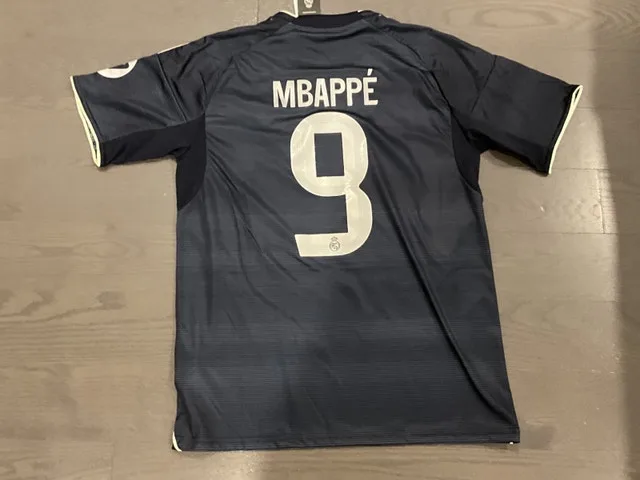 Real Madrid away Mbappe 9 image indicator(2)