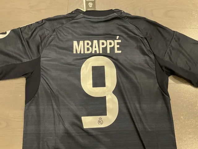 Real Madrid away Mbappe 9 image indicator(4)