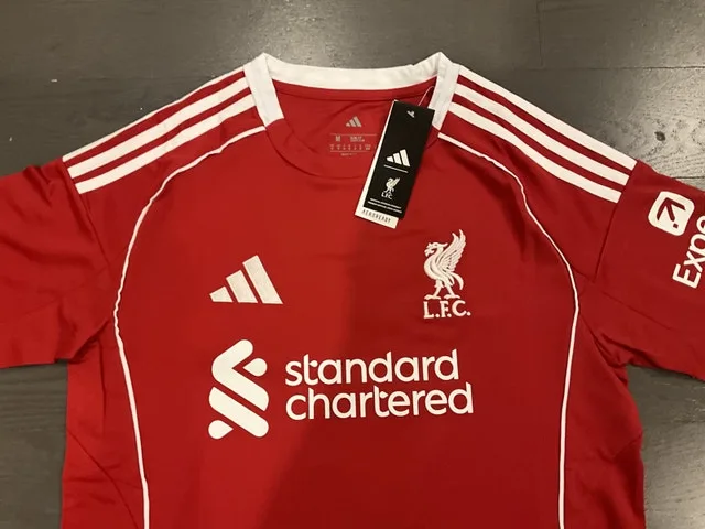 Liverpool home 25/26 Isak image indicator(5)