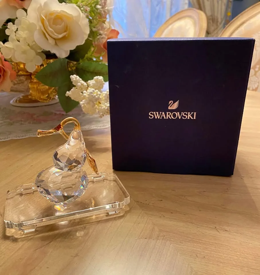 Hulu Swarovski Crystal - Asian Icons Collection image indicator(2)