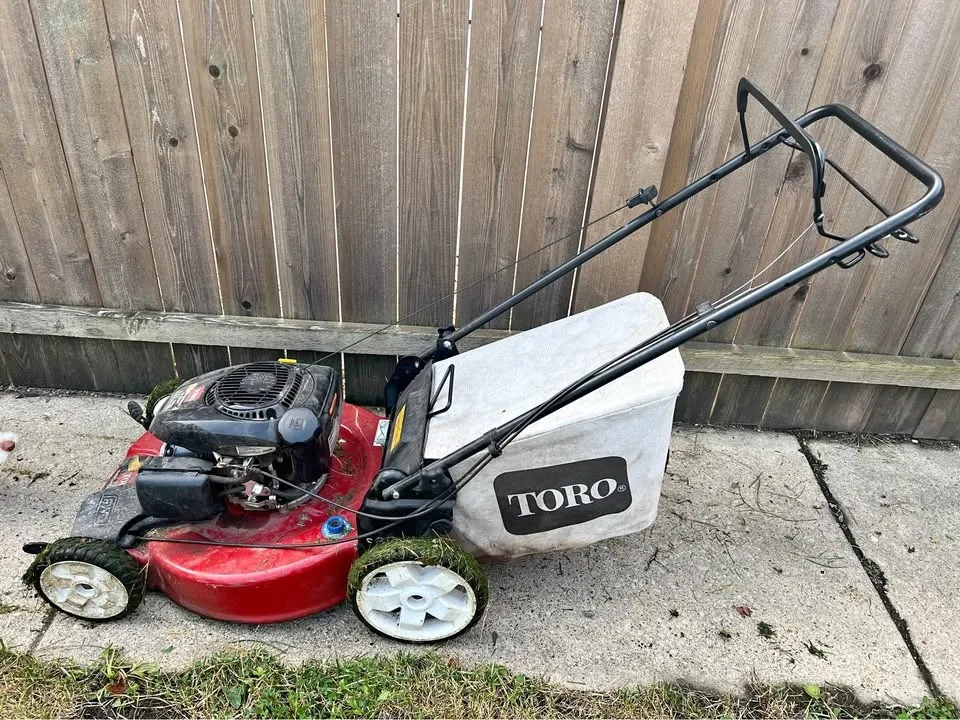 🌿 Toro Recycler 22” Gas Lawnmower – Great Condition! 🌿