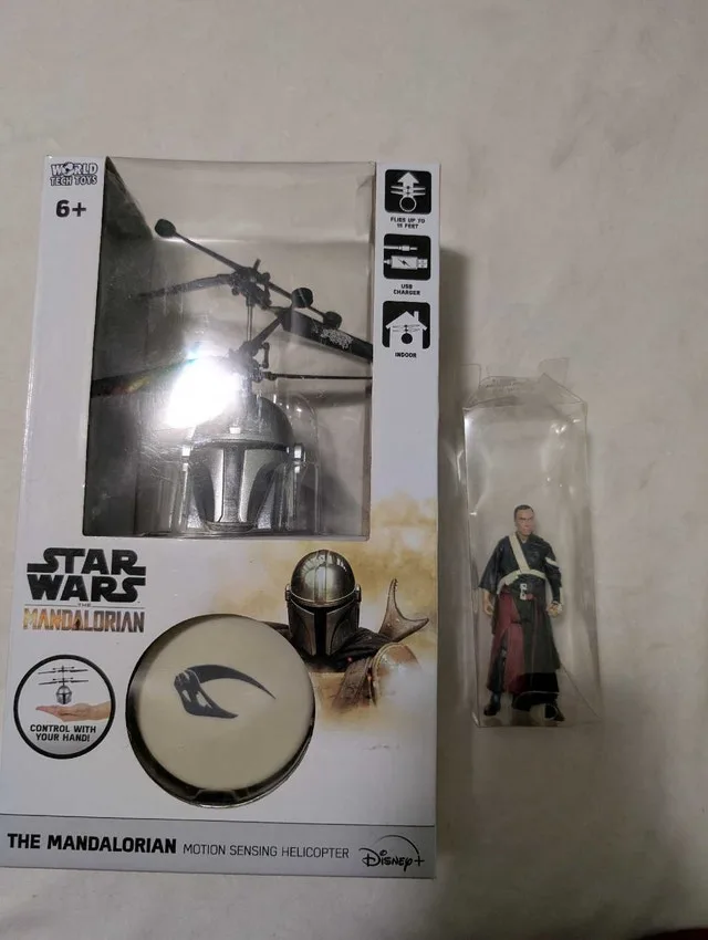 Mandalorian Helicopter & Kuiil Figure