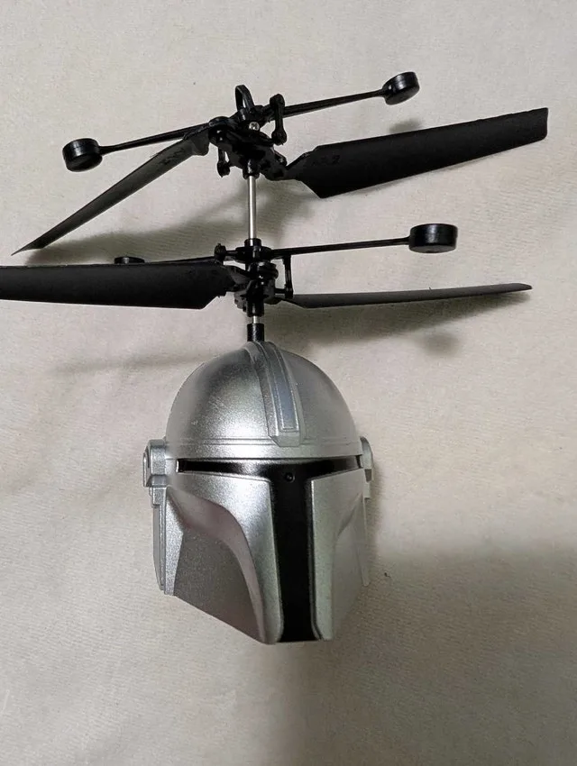 Mandalorian Helicopter & Kuiil Figure image indicator(3)