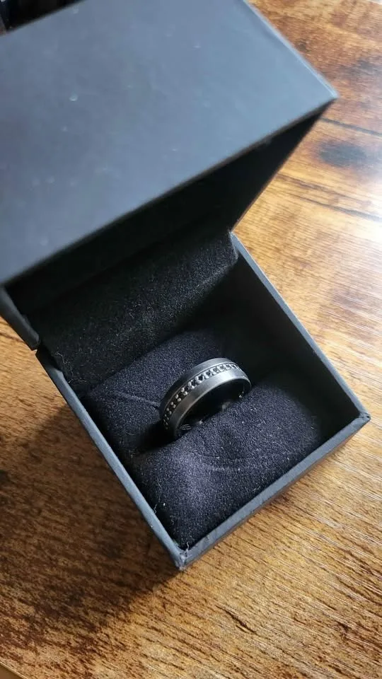 Kay Jewelers Black infinity stone ring size 9-10