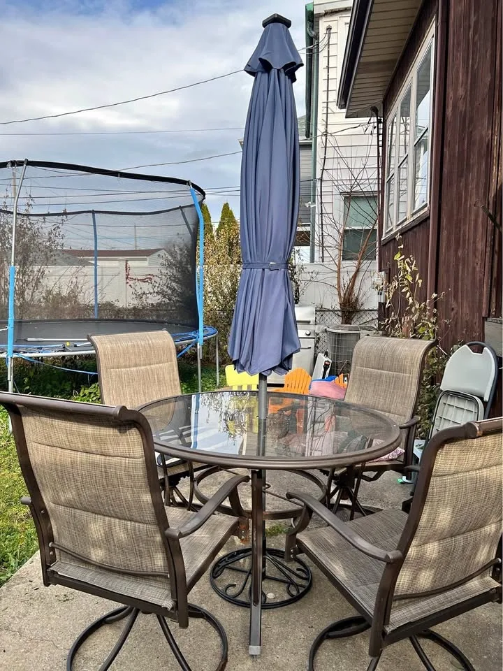 Patio Round Table + 4 Chairs – Great Condition! Outdoor Set