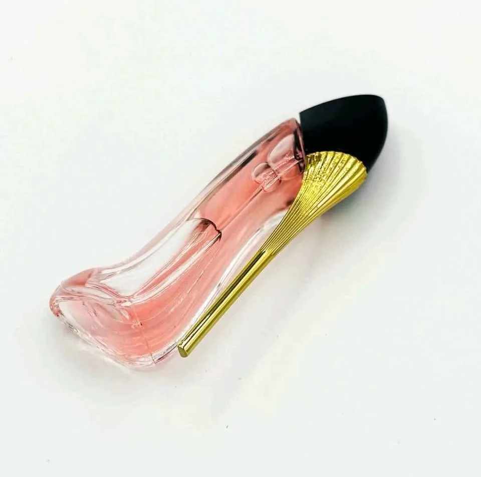 Good Girl BLUSH Carolina Herrera PERFUME MINI SPLASH image indicator(2)