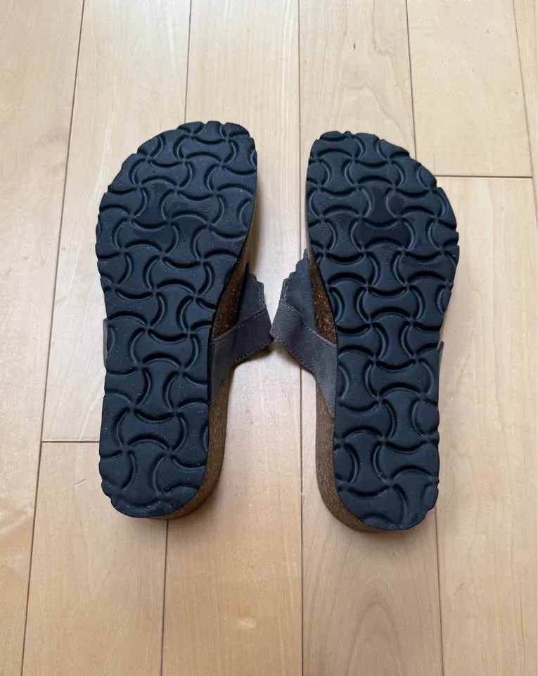 Contesa Silver Italian Leather Wedge Sandals - Size 9 image indicator(5)