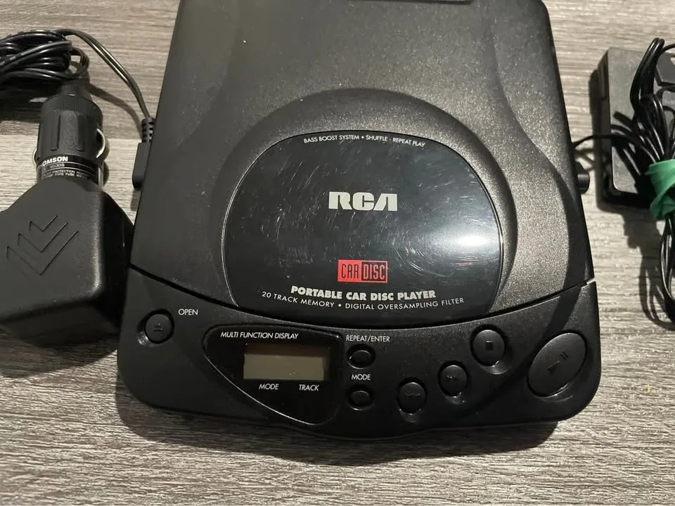 RCA Portable car disk player! image indicator(2)