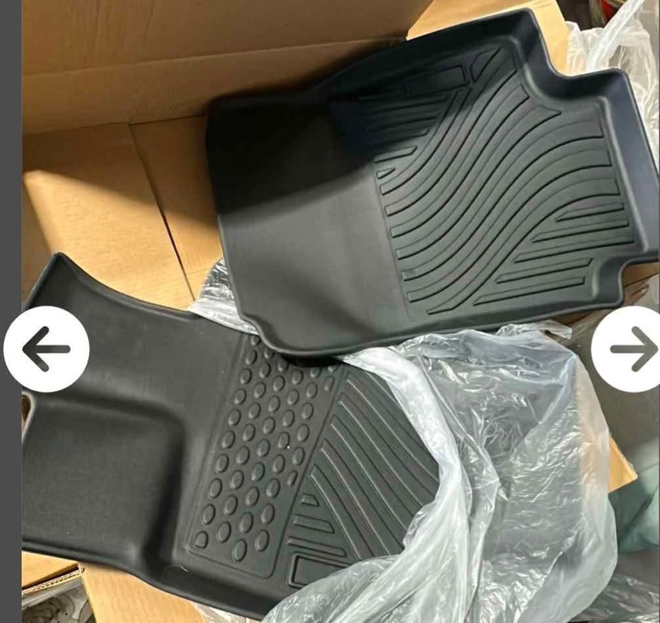 NEW- Toyota RAV4 mat & cargo liner - photo 4
