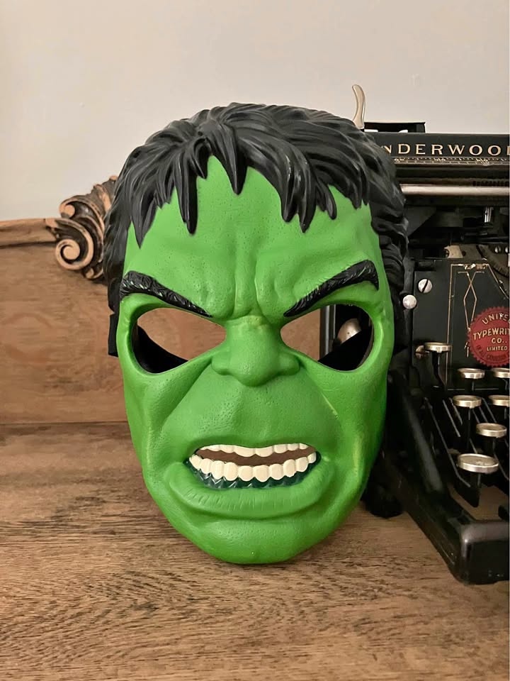 Hasbro Marvel The Incredible Hulk Mask Plastic Halloween 2011