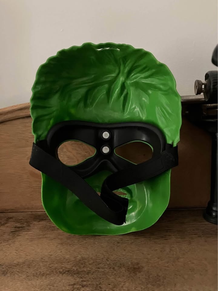Hasbro Marvel The Incredible Hulk Mask Plastic Halloween 2011 - photo 2