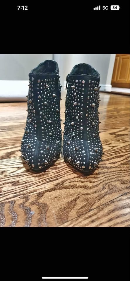 Epica Suede Leather high heel boots size 7 black spikes