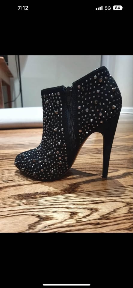 Epica Suede Leather high heel boots size 7 black spikes - photo 3