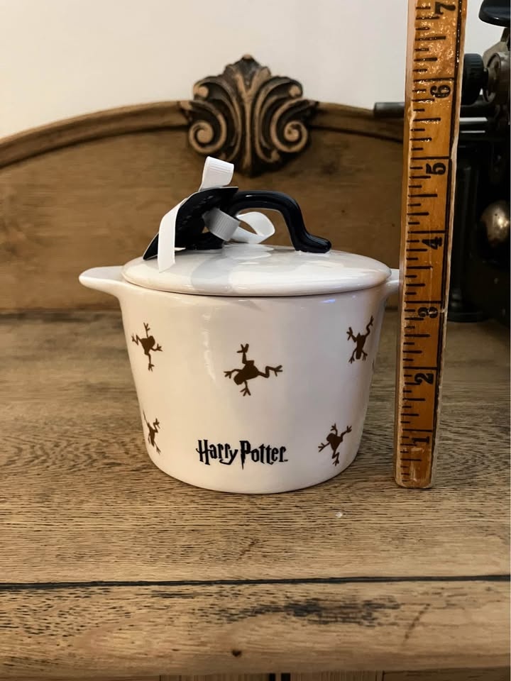 Harry Potter 70% Croakoa Mini Crock Chocolate Frogs - photo 2