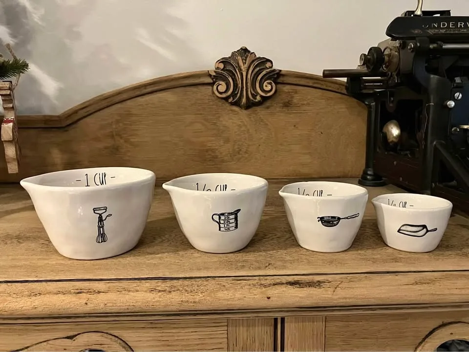 Rae Dunn Icon Measuring Cups