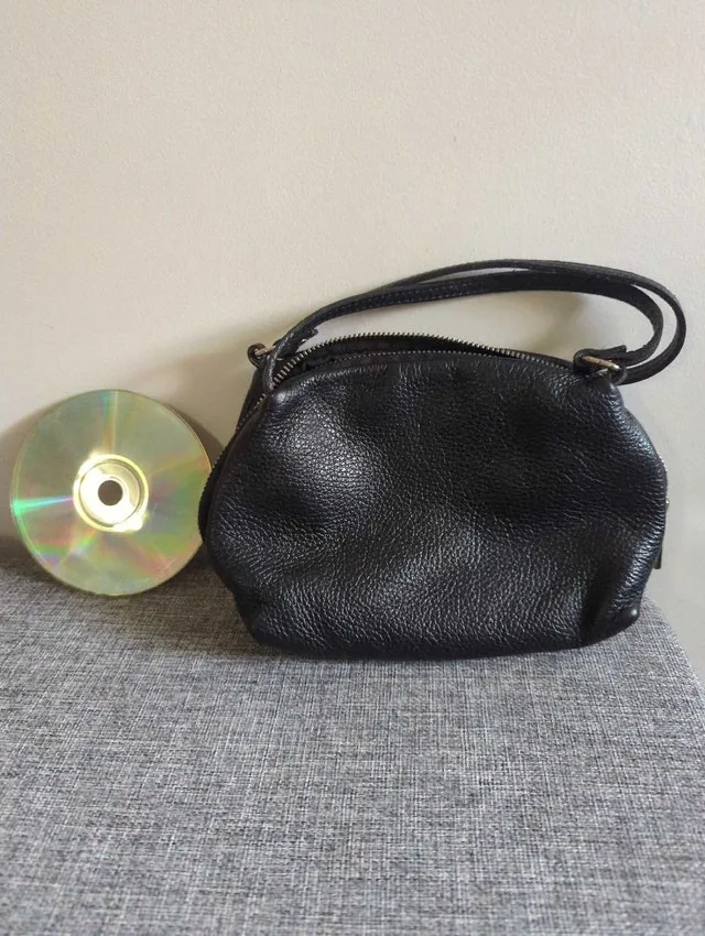 Laura Di Maggio Leather Bag image indicator(4)