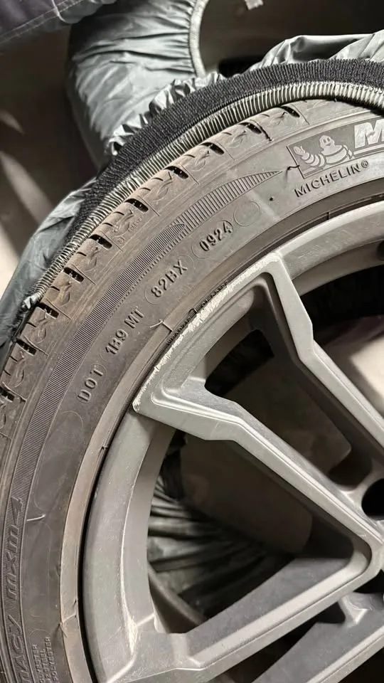 Michelin 225|45R18 Tires with rim image indicator(8)