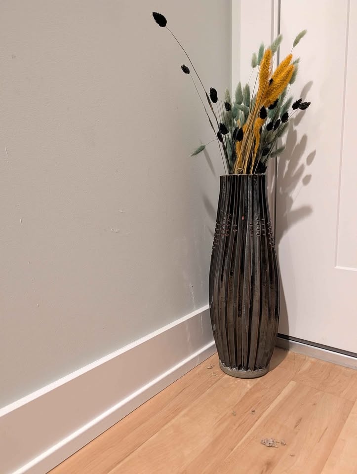 Tall west metallic ridged vase - photo 2