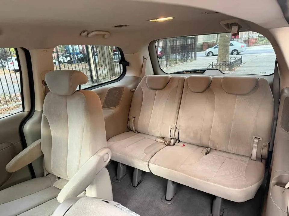 2009 Kia Sedona · LX Minivan 4D image indicator(10)