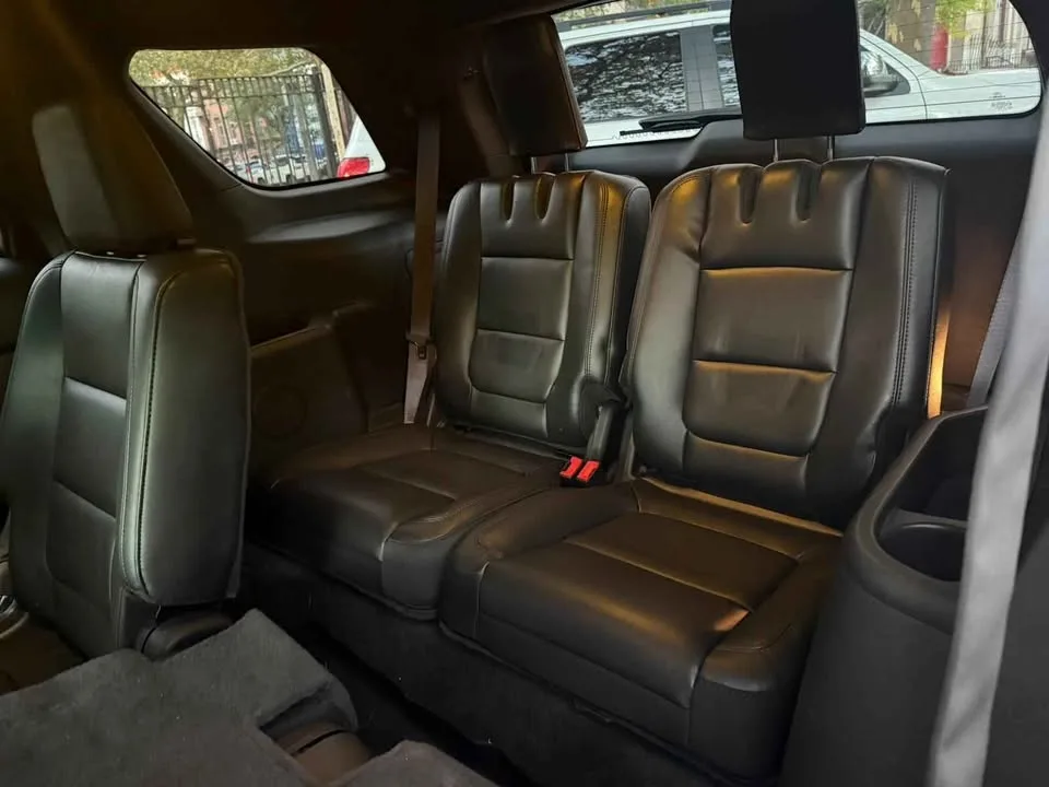 2015 Ford Explorer · XLT Sport Utility 4D image indicator(10)