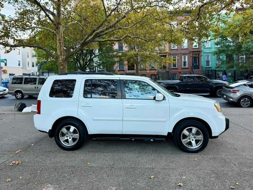 2011 Honda Pilot · EX-L Sport Utility 4D image indicator(4)