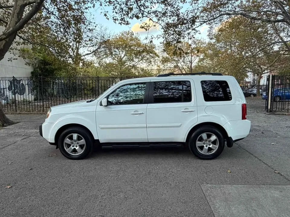 2011 Honda Pilot · EX-L Sport Utility 4D image indicator(7)