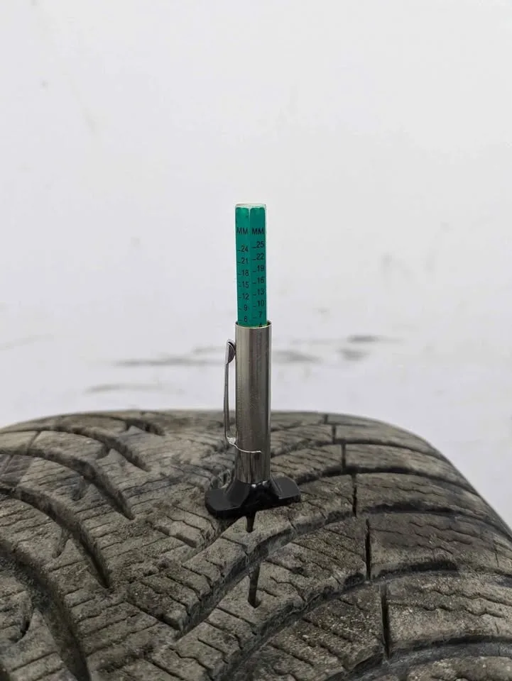 BMW 17" Winter tire wheel set 5x120 image indicator(3)