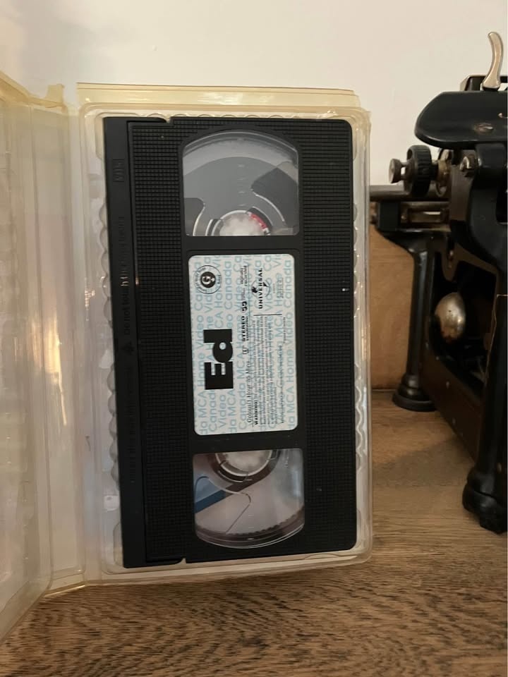 Ed VHS Clamshell - photo 2