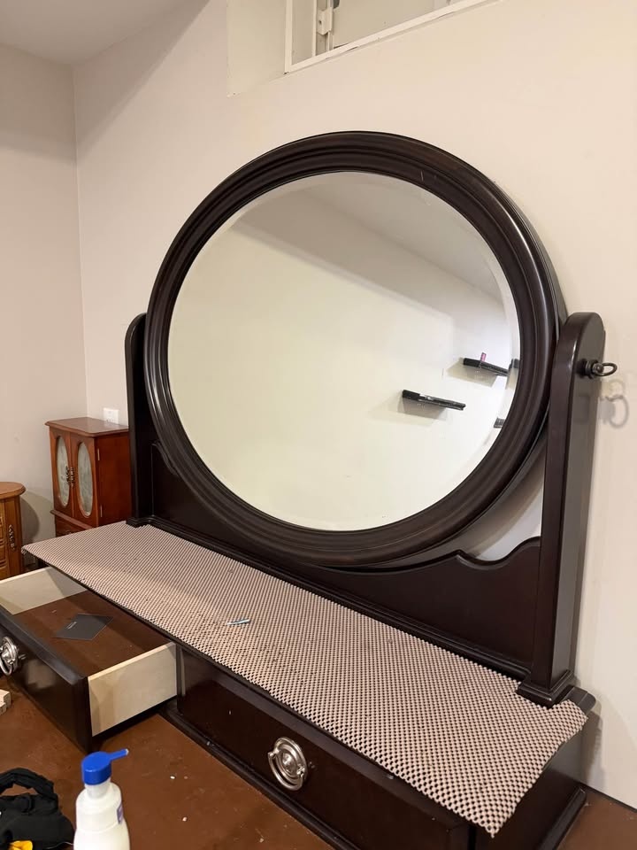 Vanity mirror - photo 2