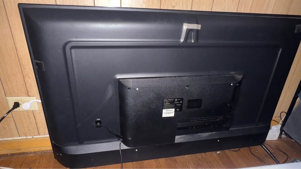 Onn 50” 4K HDR TV with Roku voice remote pro - photo 4