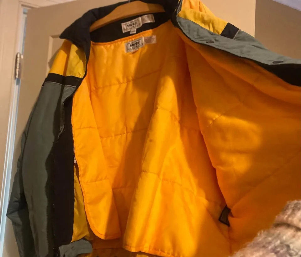 Men’s 2XL Hertz winter coat w zip out lining image indicator(4)