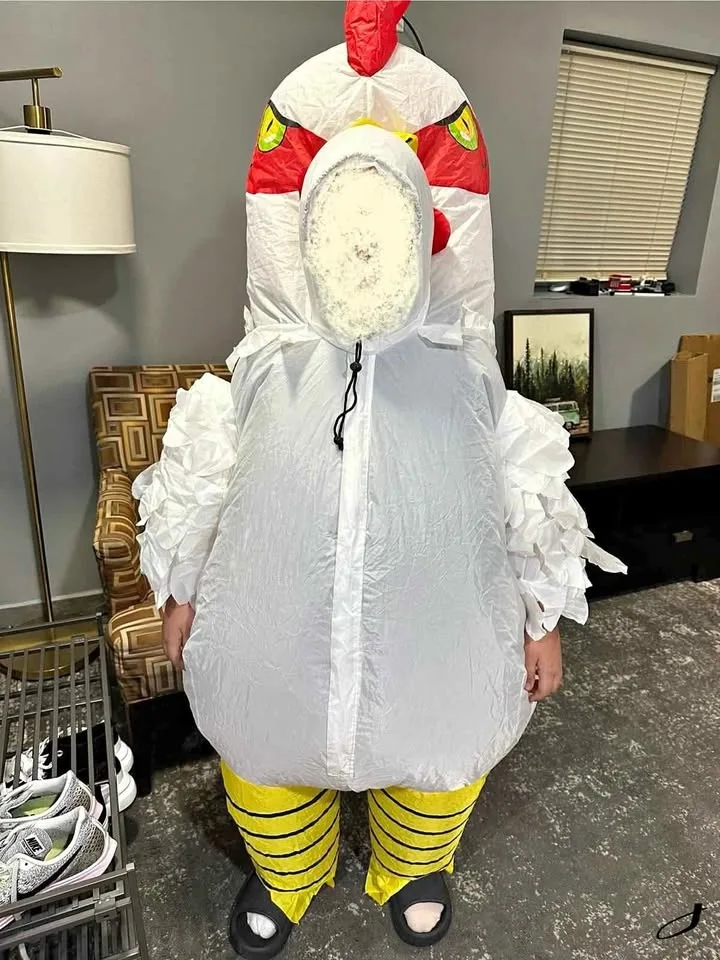 Inflatable costume chicken , air pump included, 10 to 12 years