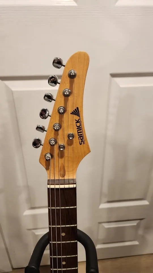 $250 Samick HSS Strat Electric Guitar - Sunburst image indicator(3)
