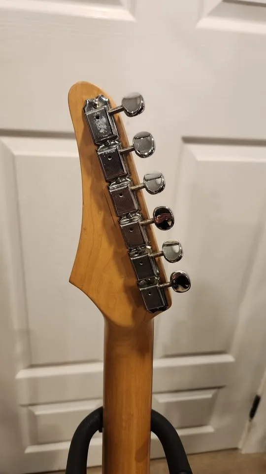 $250 Samick HSS Strat Electric Guitar - Sunburst image indicator(5)