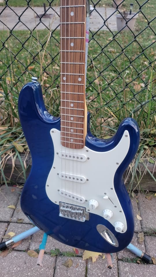 $240 Barracuda Stratocaster Electric Guitar - photo 3