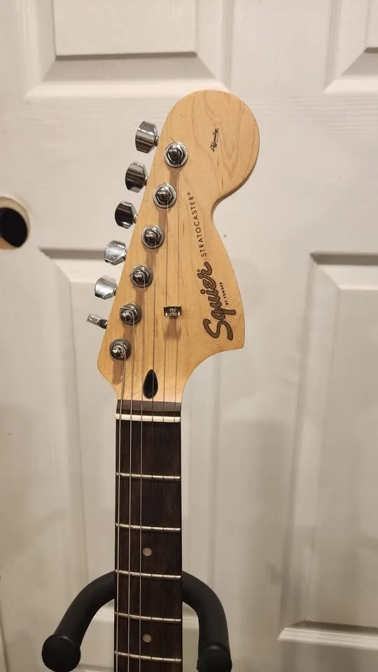 $280 Squier Stratocaster - Surf Green - Affinity Series image indicator(4)