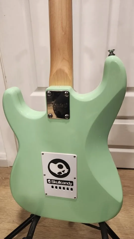 $280 Squier Stratocaster - Surf Green - Affinity Series image indicator(7)
