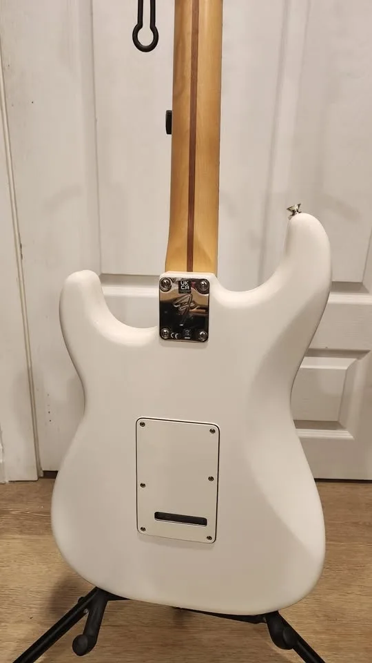 $900 Fender Stratocaster HSS - Player Series - Polar White image indicator(7)