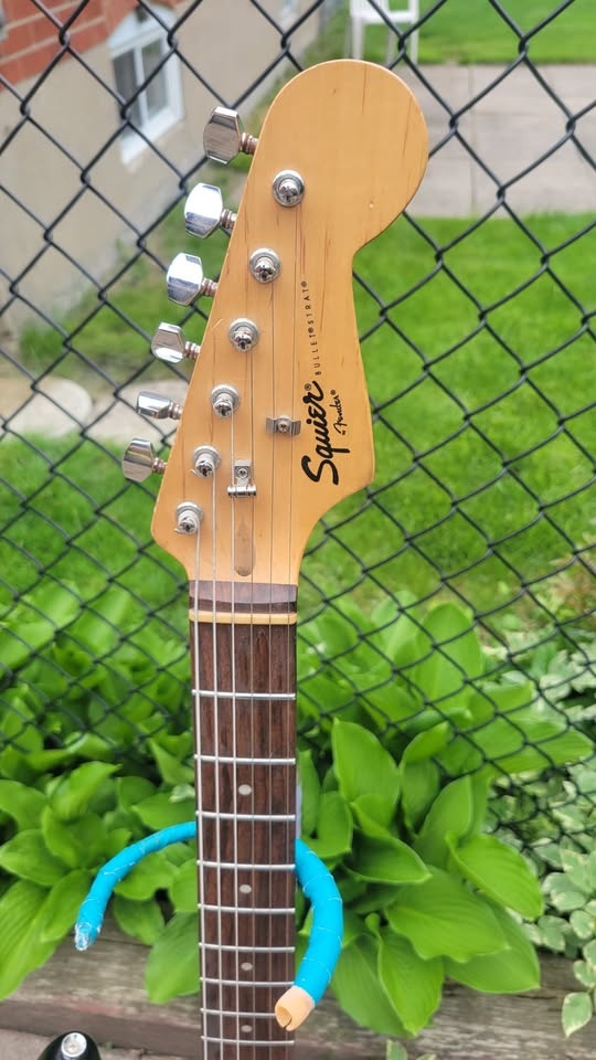 $240 Squier Bullet Stratocaster - Brown Sunburst - photo 4