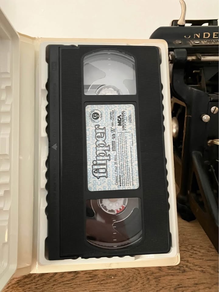 Flipper Clamshell VHS - photo 2